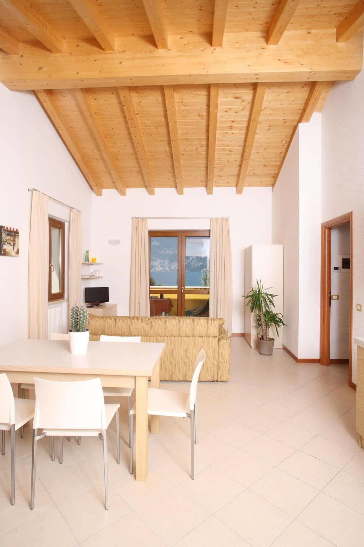 June Stay Lake Garda Brenzone sul Garda Exterior foto